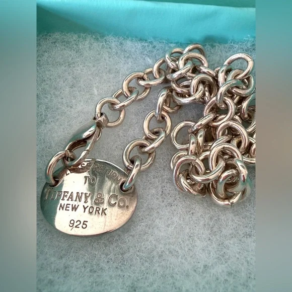 TIFFANY & Co. Return to Tiffany Oval Tag Sterling Silver Necklace 15''L - Picture 3 of 6